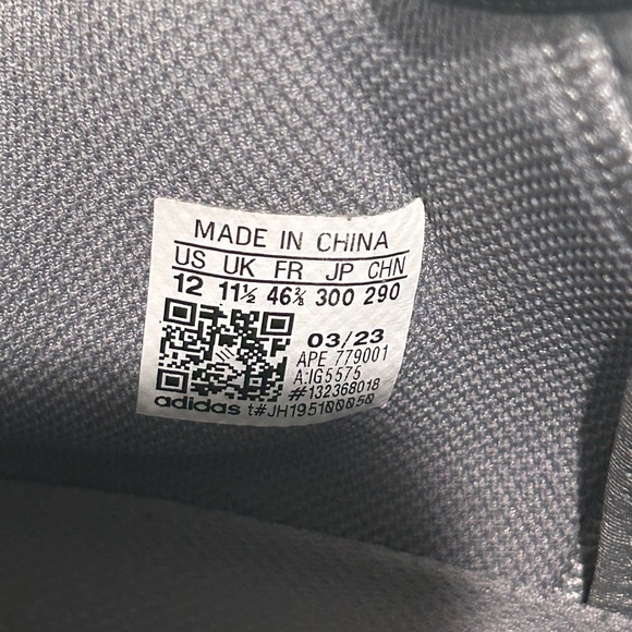 New Adidas ball shoes - Picture 6 of 6